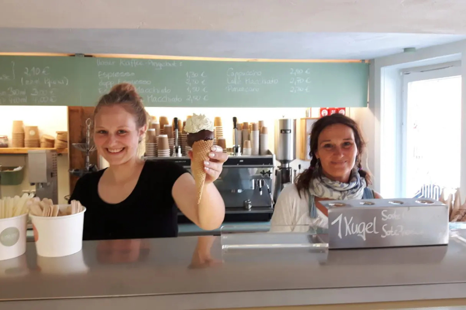 Die Mitarbeiterinnen im Eiscafé Eislust.