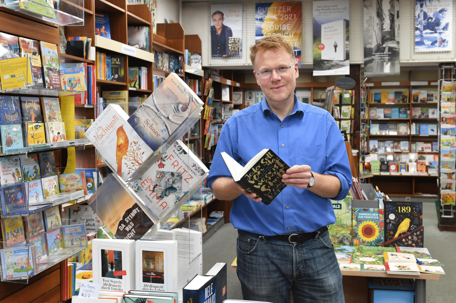 Inhaber Ralf Steen in der Buchhandlung Hertel.